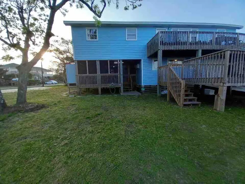 Coastal Escape for Two at Eagle Pass Cabina! - Image 1