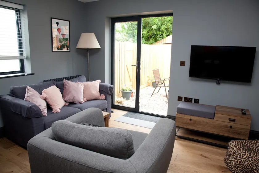 Little Elm - luxury home from home, free parking, 30-40 mins walk from Bath city centre - Image 1
