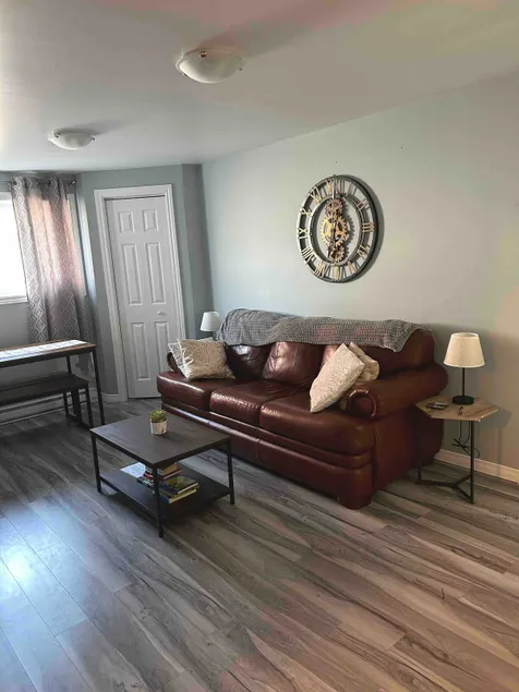 Cozy basement apartment suite, beautiful Paradise! - Image 1