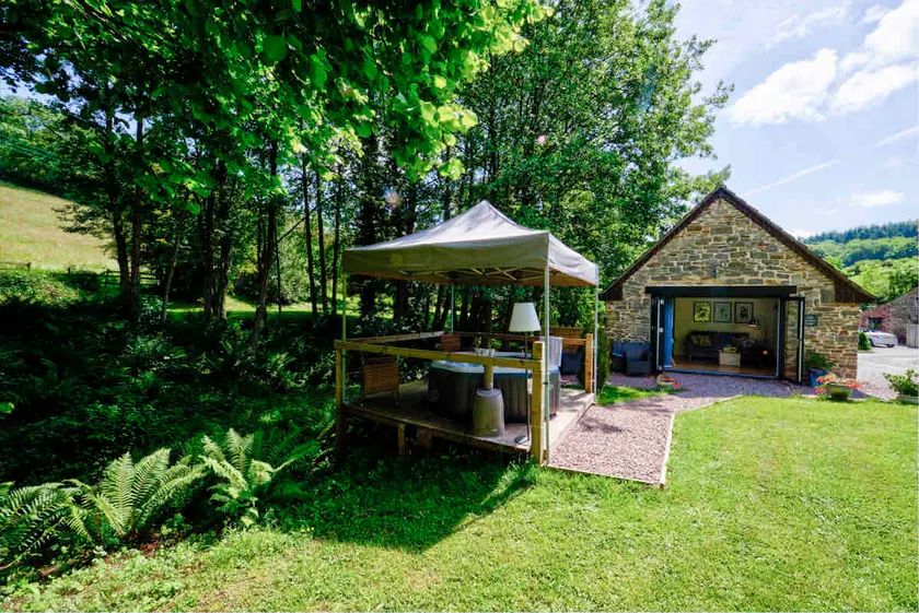 Mill Garden Lodge Romantic Spa break in the Forest - Image 1