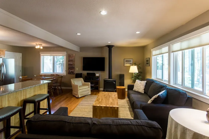 Cozy Cabin home - Image 1