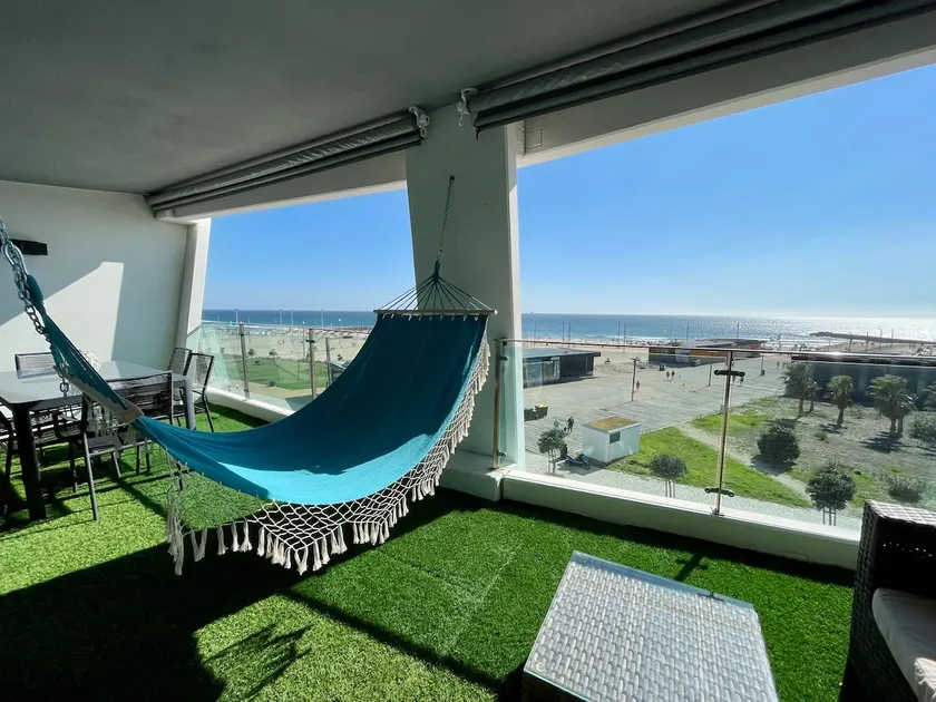 Deluxe apartment by the sea - Image 1