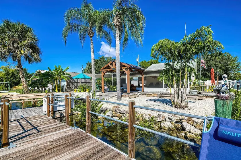 PARADISE POINT on Weeki Wachee (Boat Welcome) - Image 1