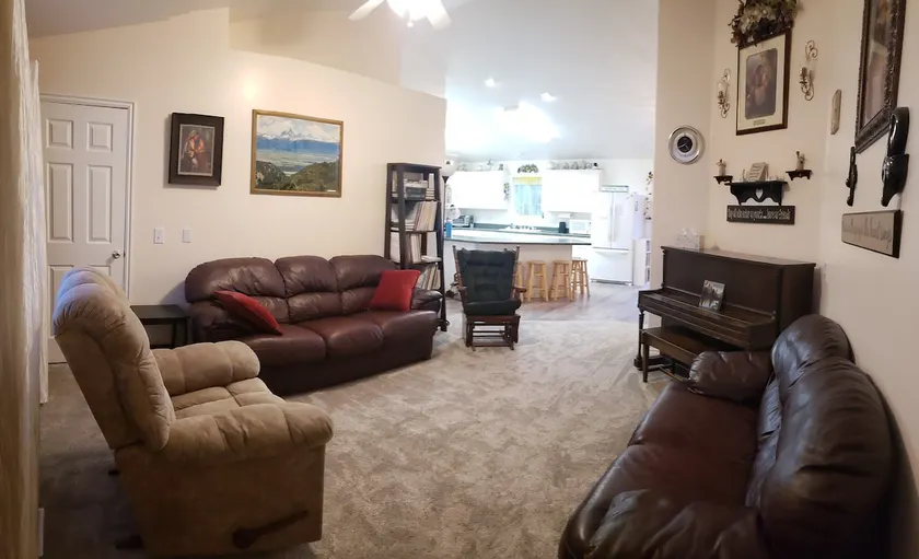 Large, comfortable home in Pocatello - Image 1