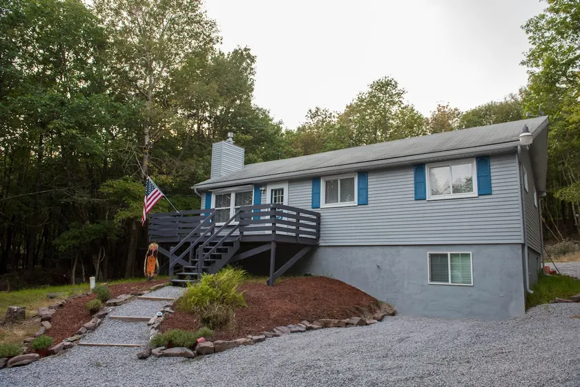 Welcome to Pocono Dreams-book2nights get 3rd free! - Image 1