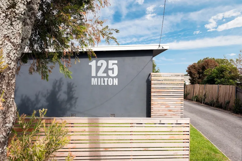 125 Milton - Image 1