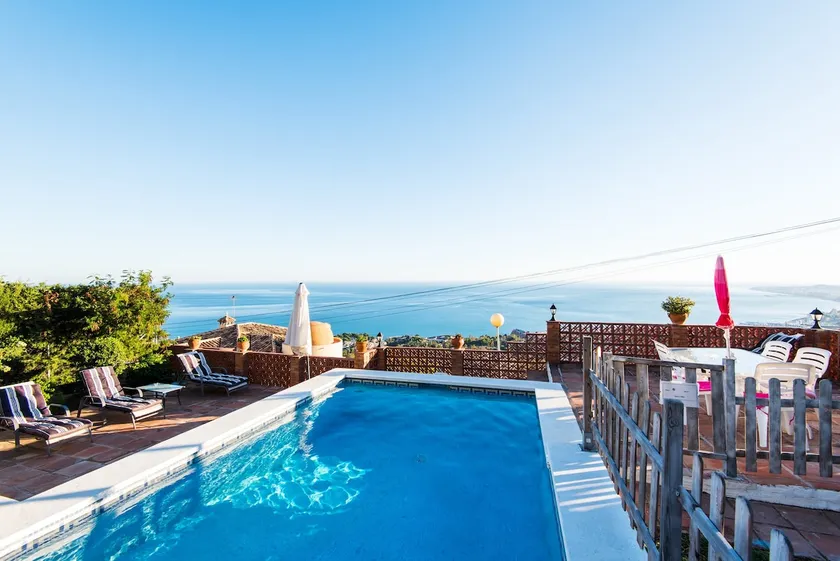 Grande maison entièrement équipée avec barbecue, jardin et terrasse | Vue montagne | Avec animaux admis - Image 1