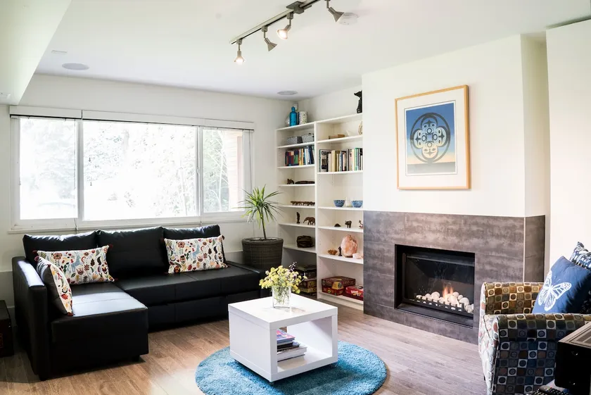 Big and Bright and Beautiful -1 Bdrm off Main St - Image 1