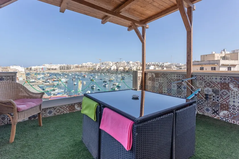 Skalina Seafront Townhouse ~ AC & WI-FI - Image 1