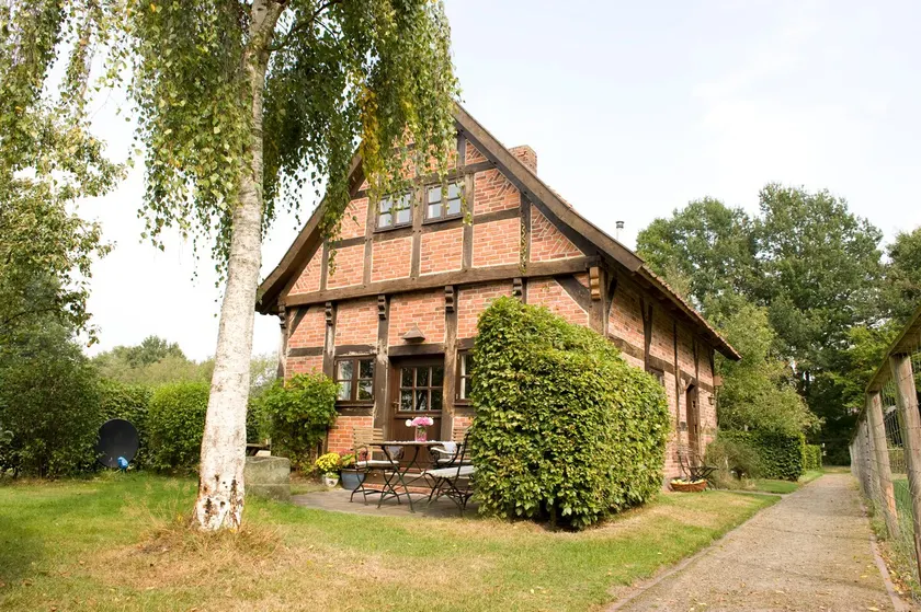 Spieker historic cottage with fireplace in Hude - Image 1