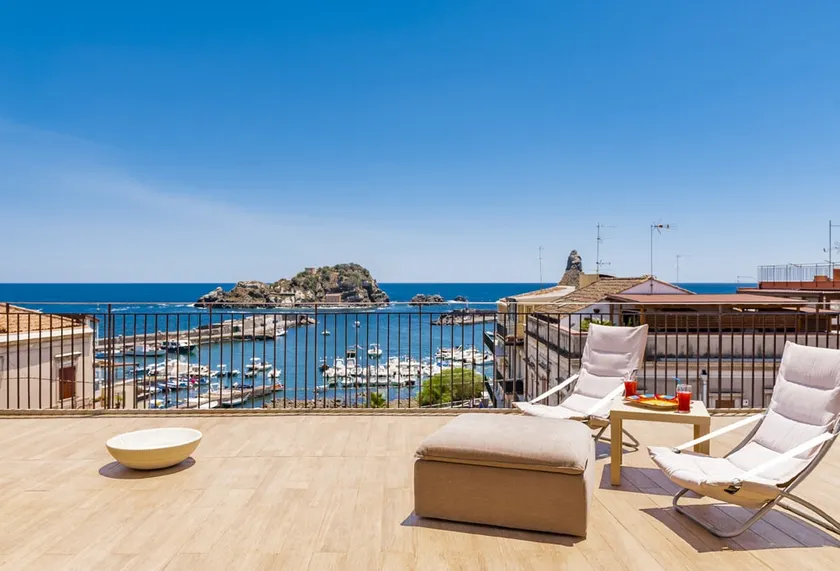 Attico privato in pieno centro, con splendida terrazza a 50 metri dal mare - Image 1