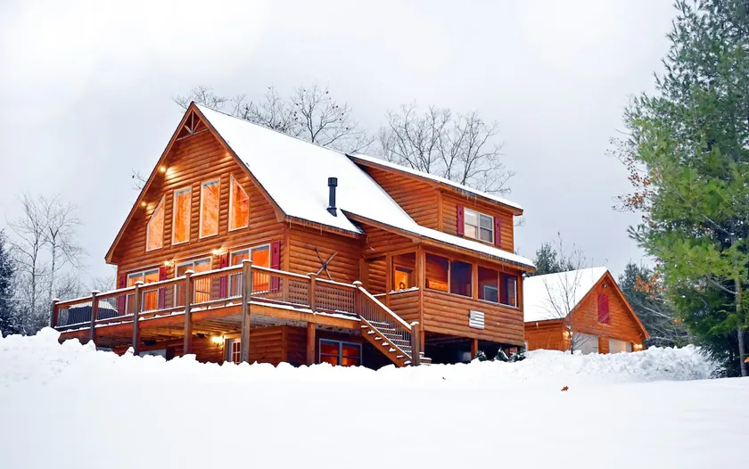 Chalet •Sleeps 12 •Hot Tub •10 min to Sunday River - Image 1
