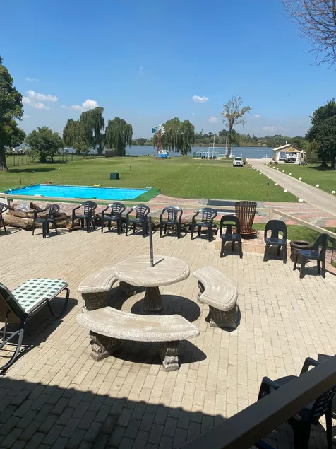 Vaal River Weekend Getaway - Luxury Family Unit 11 - Image 1