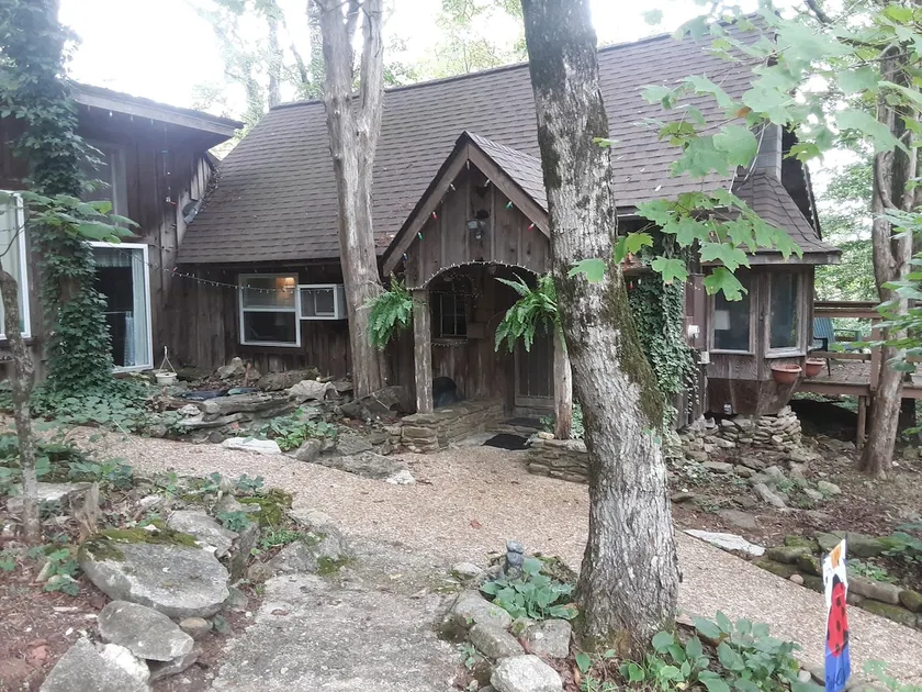 Creek's End Riverside Retreat - Image 1