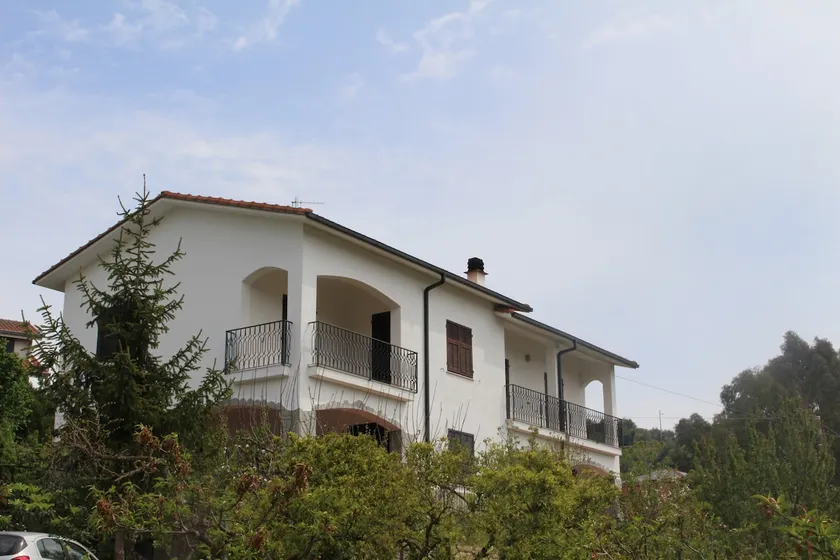 House in Caramagna - Image 1