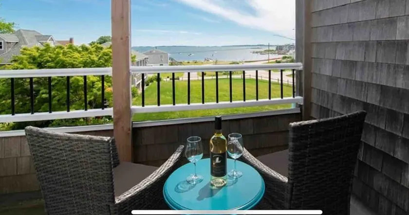 Waterfront 4 bed, 3 full bath house w/ ocean views & seaside activities  - Image 1