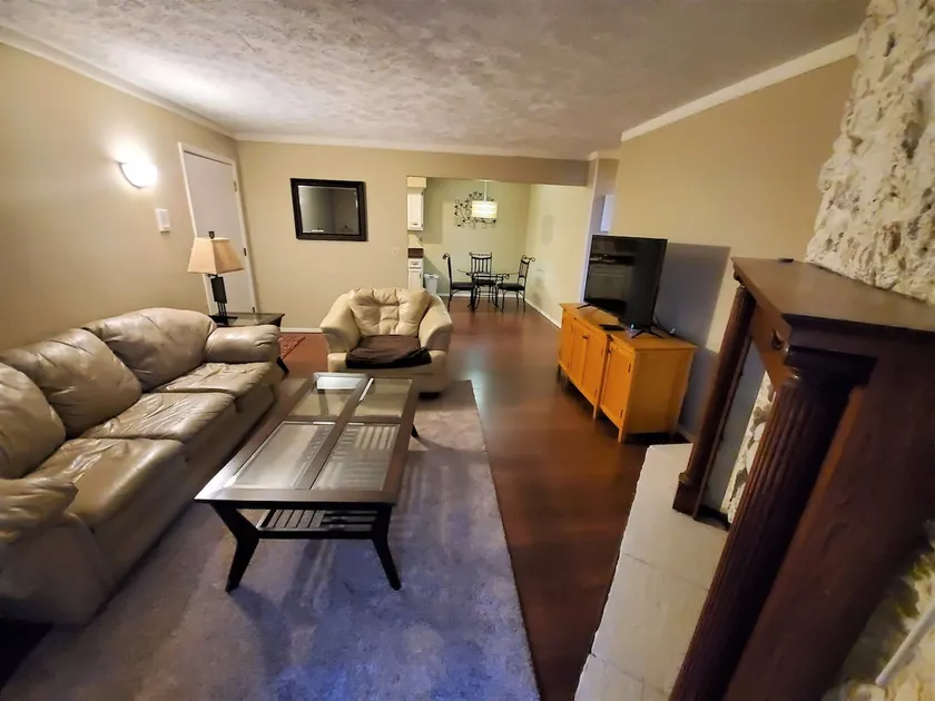 Private Condo - Pet Friendly - Image 1