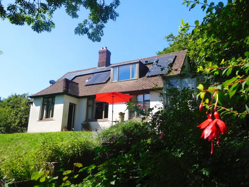 Peaceful rural cottage, a walk from the beach. - Image 1