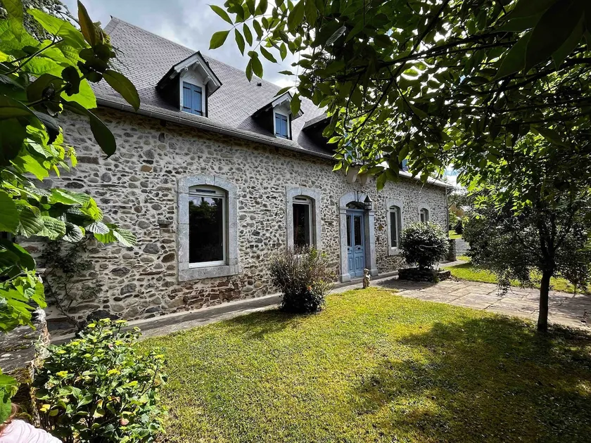 Cozy and bohemian apartment on the outskirts of Lourdes - Image 1