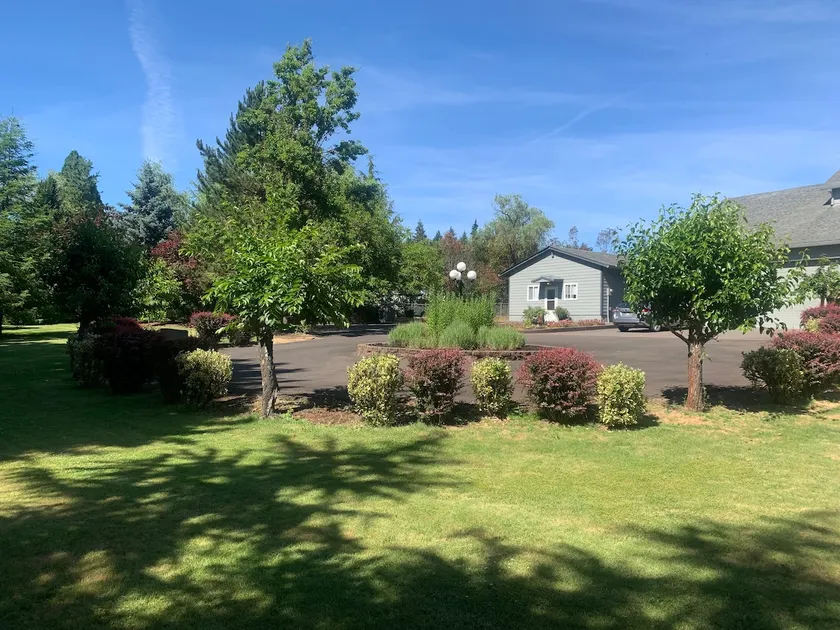 Mineral Springs Road Inn - Image 1