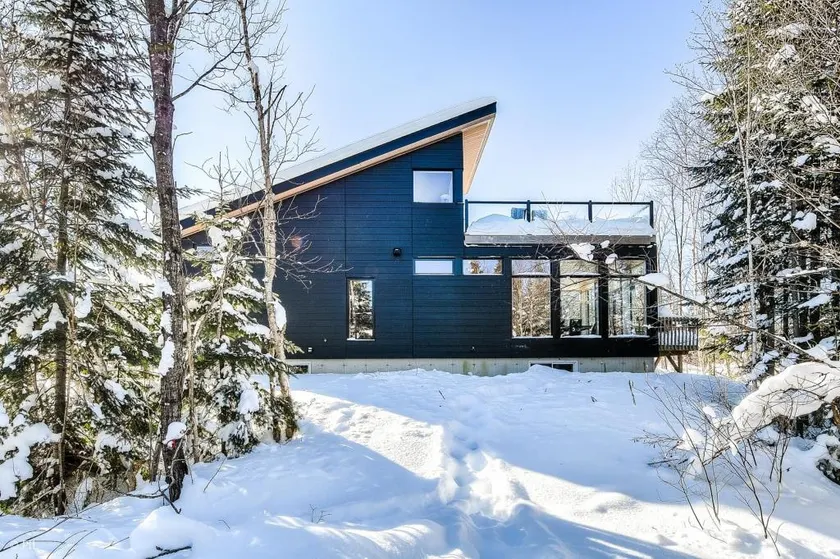 Luxury cottage with lake access - Image 1