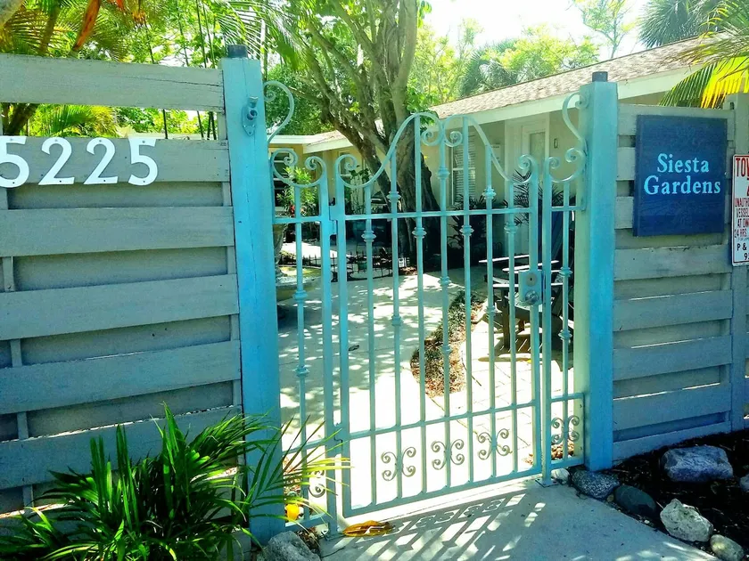 Siesta Gardens @ Siesta Key Village - Image 1