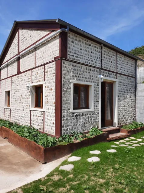 log cabin - Image 1