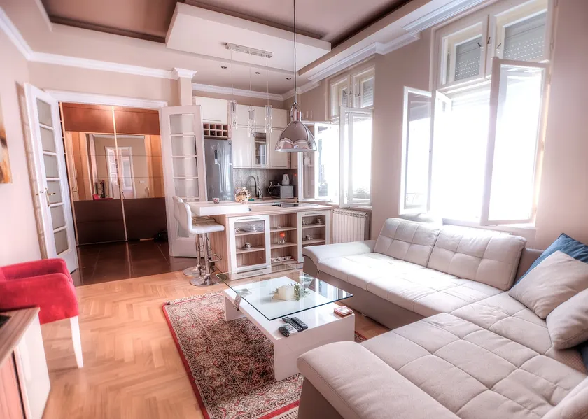 Crown Apartment - Your Royal Stay - Image 1