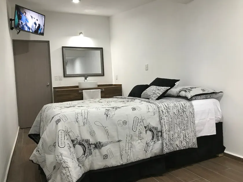 Private and Safe Room - Beach 2 blocks away - Image 1