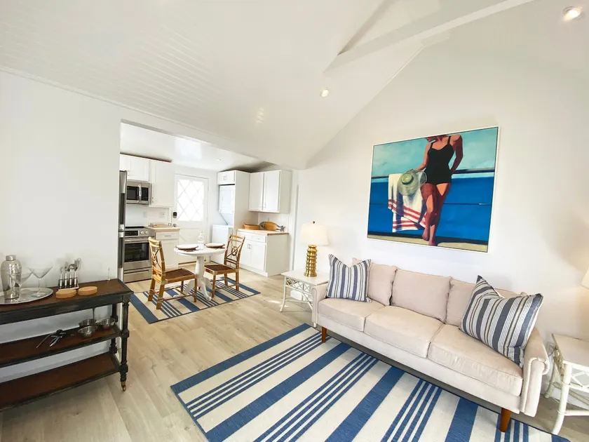 Edgartown Designer Cottage between Town & Beach. - Image 1