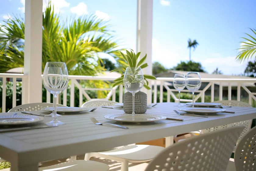 Sea Glass Villa - Spacious 2 Bedroom, 2 Bathroom - Image 1