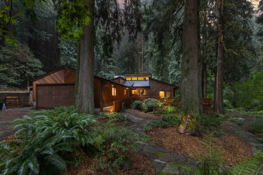 Creekside Retreat with Hot Tub - Image 1