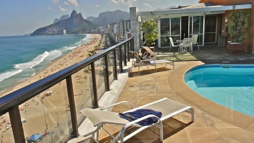 Ipanema Beachfront Luxury – Rooftop Pool & Views - Image 1