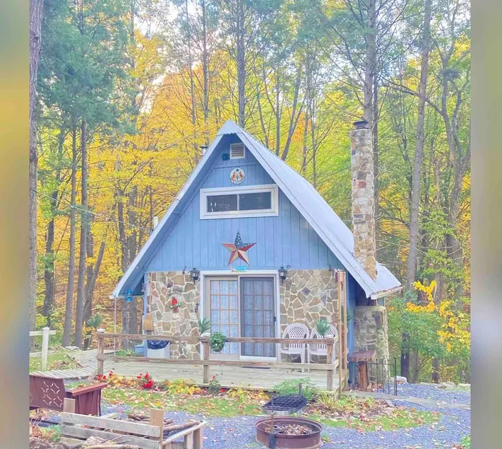 Cozy and Peacefull Cottage, 5 Min to EBT Railroad - Image 1