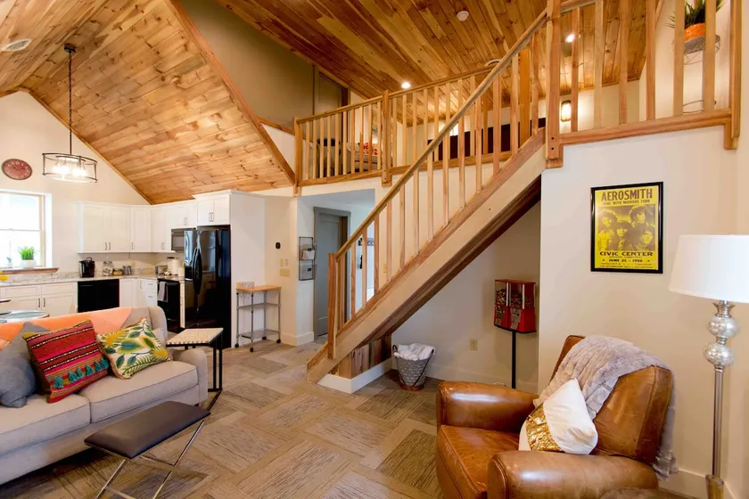 ★Luxury Loft...Minutes to ALL local Venues ★ - Image 1