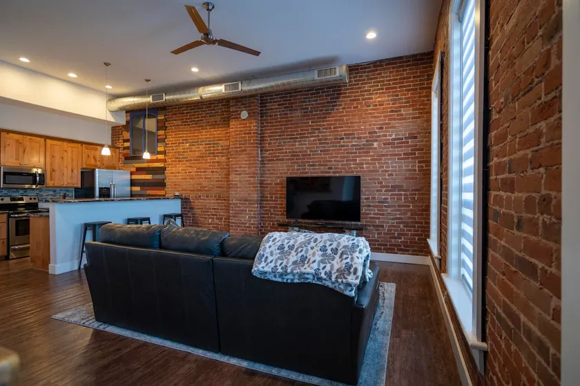 Modern Apartment in Historic Downtown - Image 1