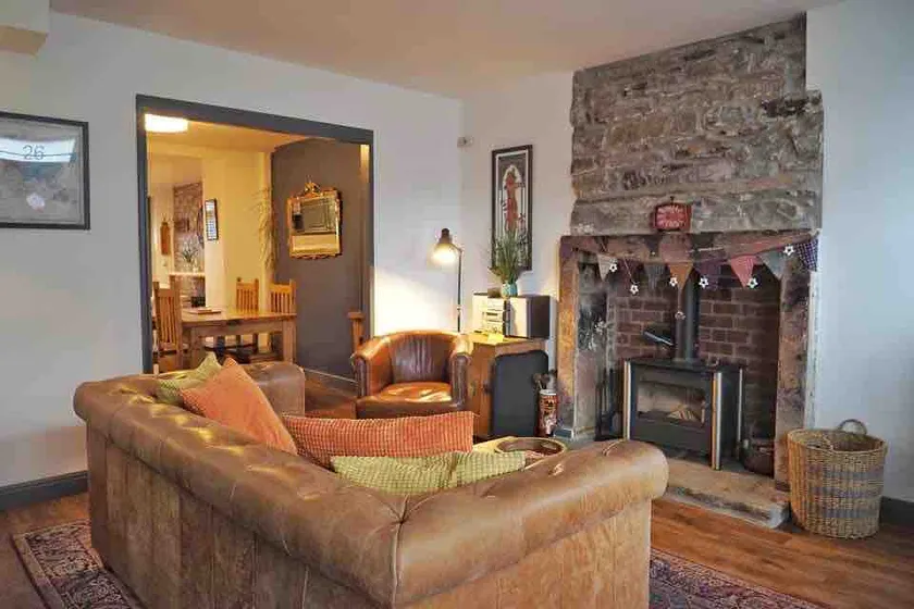 19th century cosy cottage - Image 1