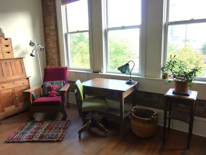 Beautiful Studio in Heart of Downtown - Image 1