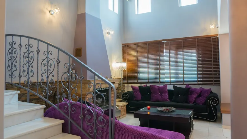 Dana's Luxury Maisonette - Image 1
