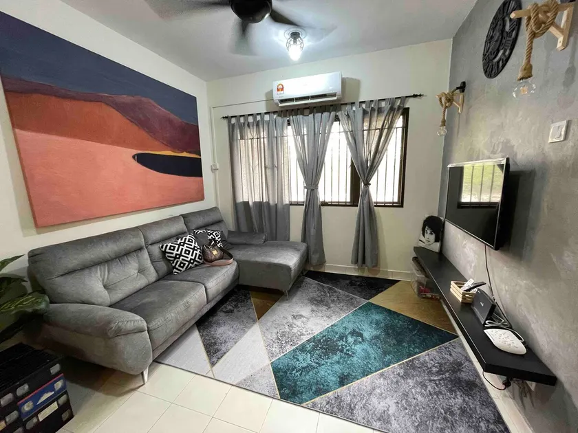 118-Nineteen Hideout - Image 1