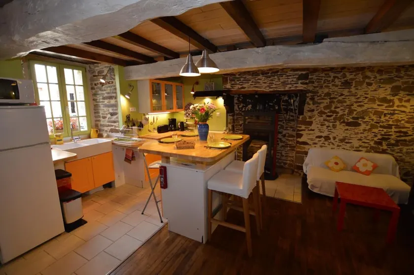 Village cottage. Bed linen and towels included - Image 1