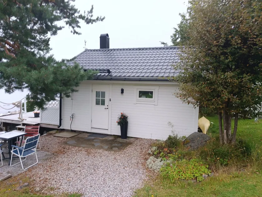 Freshly renovated guest house for own use with balcony - Image 1