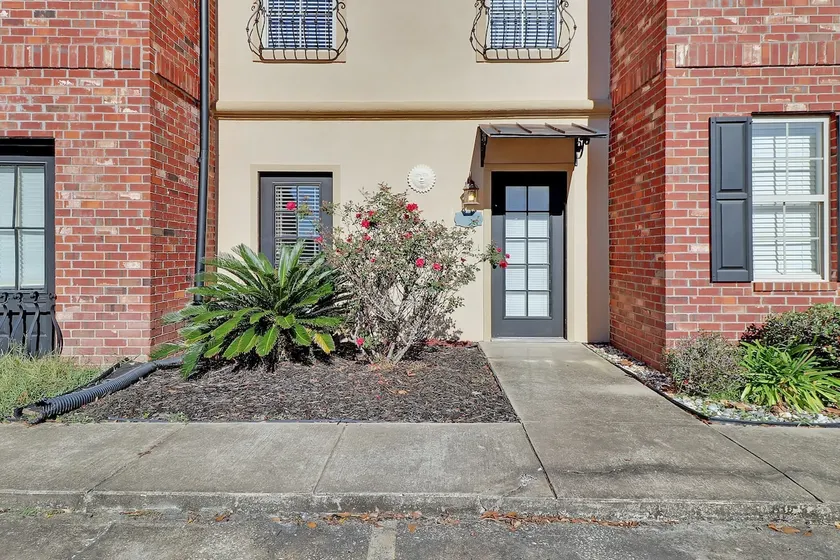 Attractive Lake Charles townhouse, near McNeese - Image 1