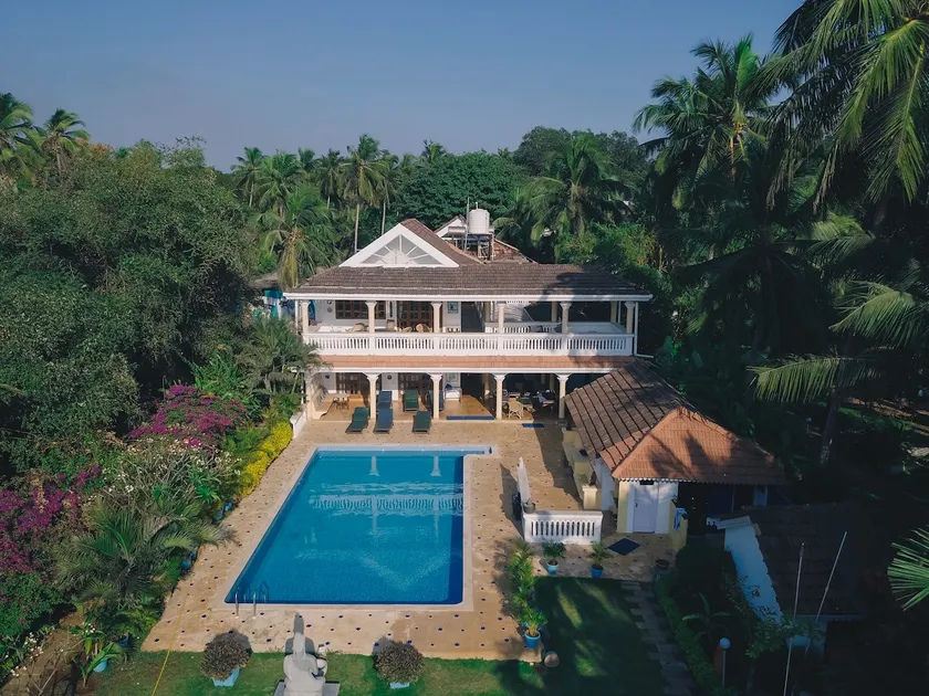 Beachfront 6+1BDR Luxury Villa With Private Pool. - Image 1