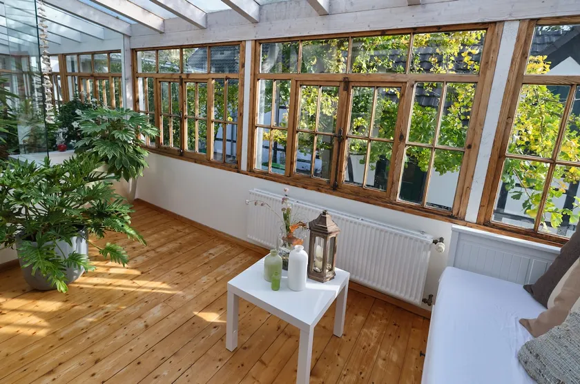 Large apartment in a listed courtyard complex - Image 1