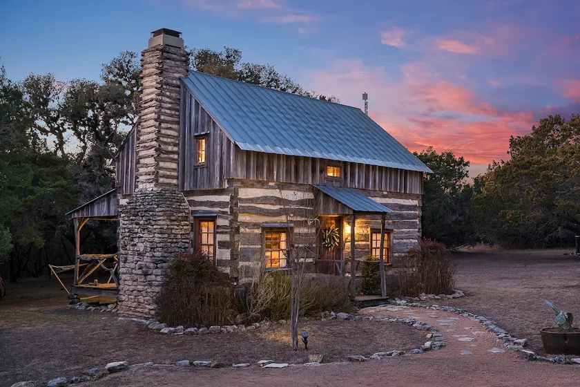Romantic Cabin w/Cats! Hot Tub/Voted Most /Peach - Image 1