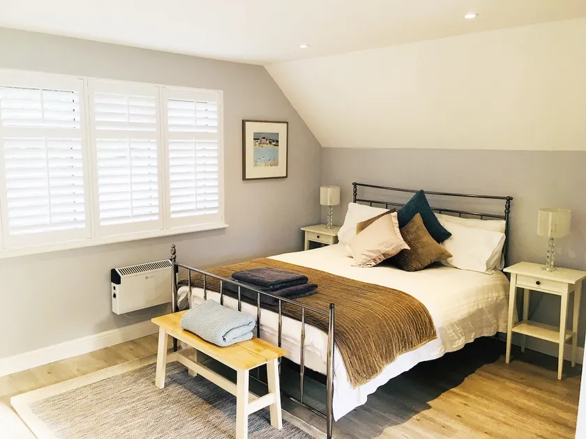 The Annexe: a contemporary space in leafy Surrey. - Image 1