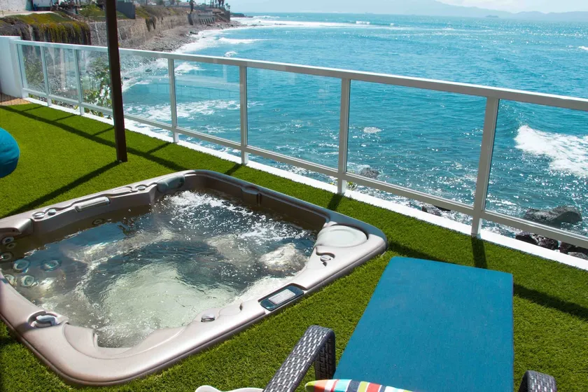 Casa Serena, Oceanfront lodging - Image 1