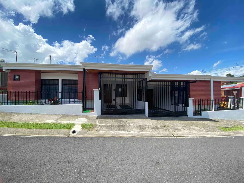Twin houses 3 min SJO airport - Image 1