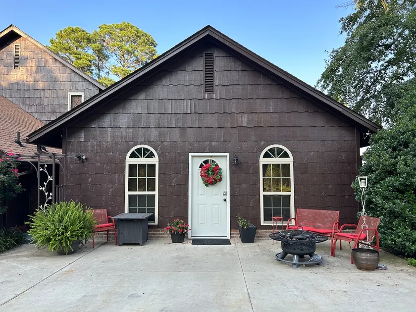Bluff Cottage Private Guesthouse - Image 1